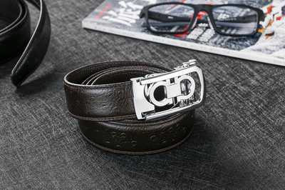 19歲的粉紅色 皮帶商業(yè)攝影中的原創(chuàng)設(shè)計展現(xiàn)